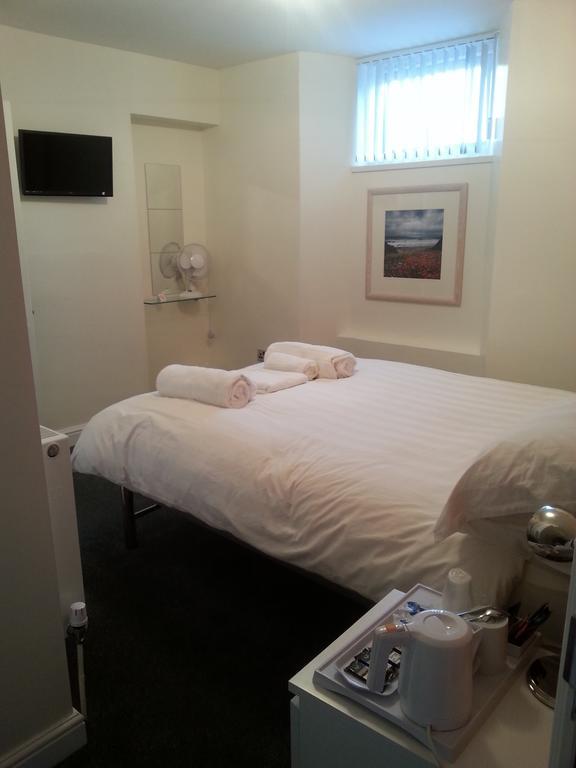 White Rose Guest House Tenby Room photo