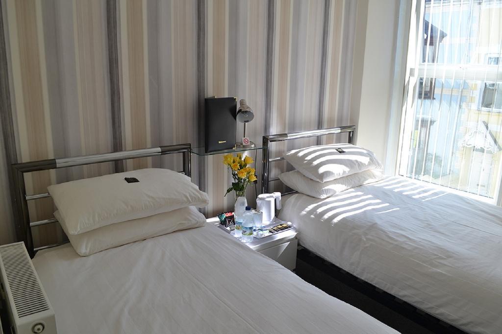 White Rose Guest House Tenby Room photo